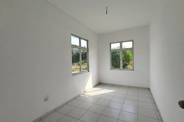 Senai / Taman Scientex Utama / Double Storey Cornerlot / 