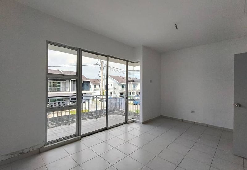Senai / Taman Scientex Utama / Double Storey Cornerlot / 