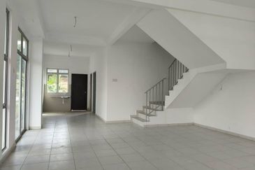 Senai / Taman Scientex Utama / Double Storey Cornerlot / 