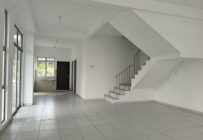 Senai / Taman Scientex Utama / Double Storey Cornerlot / 