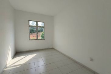 Senai / Taman Scientex Utama / Double Storey Cornerlot / 