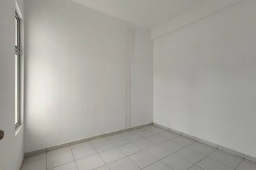 Senai / Taman Scientex Utama / Double Storey Cornerlot / 