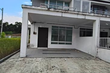 Senai / Taman Scientex Utama / Double Storey Cornerlot / 