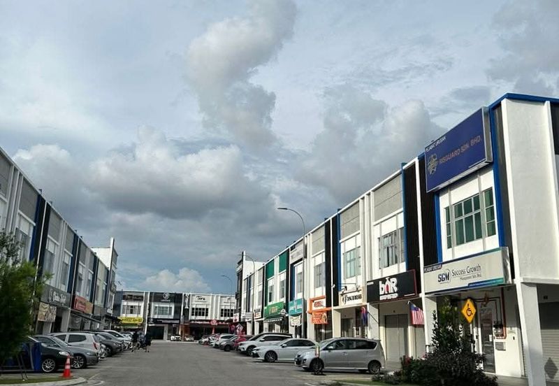 Kulai / Bandar Indahpura Vervocity / Jalan Kiambang / 双层店面出售 2 Storey Shoplot