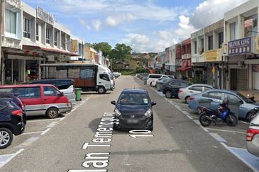 Skudai / Taman Tun Aminah / Jalan Temenggung / Double Storey Shoplot Corner Lot 