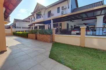 Johor kulai Indahpura Lakeview Residency /Double Storey Semi-D/Renovated/Fully Furnished 