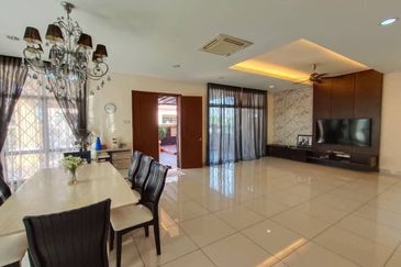 Johor kulai Indahpura Lakeview Residency /Double Storey Semi-D/Renovated/Fully Furnished 