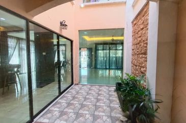 Johor kulai Indahpura Lakeview Residency /Double Storey Semi-D/Renovated/Fully Furnished 