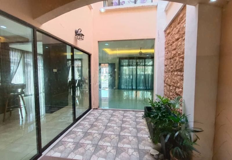 Johor kulai Indahpura Lakeview Residency /Double Storey Semi-D/Renovated/Fully Furnished 