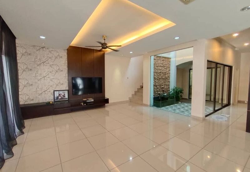 Johor kulai Indahpura Lakeview Residency /Double Storey Semi-D/Renovated/Fully Furnished 