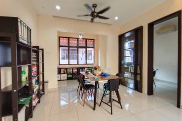 Johor kulai Indahpura Lakeview Residency /Double Storey Semi-D/Renovated/Fully Furnished 
