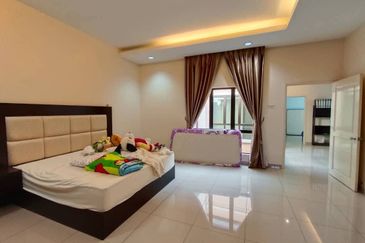 Johor kulai Indahpura Lakeview Residency /Double Storey Semi-D/Renovated/Fully Furnished 