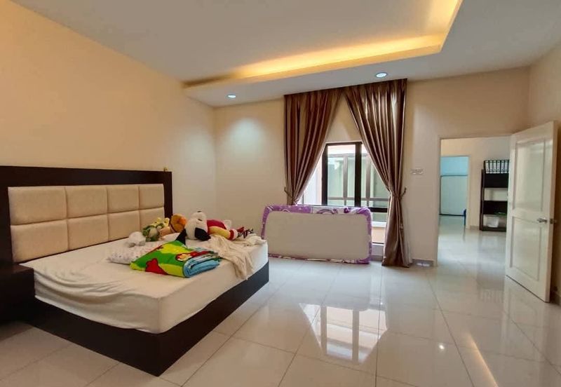 Johor kulai Indahpura Lakeview Residency /Double Storey Semi-D/Renovated/Fully Furnished 