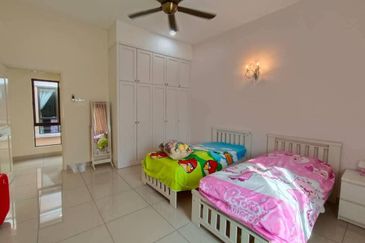 Johor kulai Indahpura Lakeview Residency /Double Storey Semi-D/Renovated/Fully Furnished 