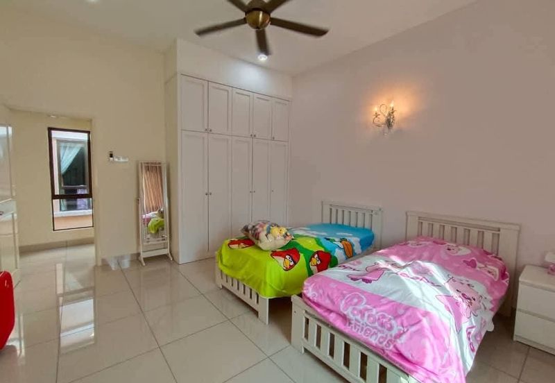 Johor kulai Indahpura Lakeview Residency /Double Storey Semi-D/Renovated/Fully Furnished 