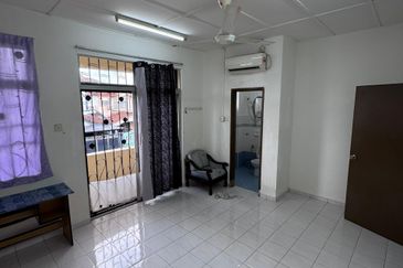 Nusajaya / Taman bukit indah / Johor / Jalan Indah 10 / double storey terrace house