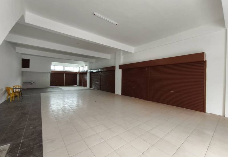 Ulu Tiram / Taman Desa Cemerlang / Jalan Kekabu / 3 Storey Shoplot Corner Unit Whole Block 