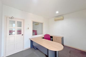 Ulu Tiram/ Desa Cemerlang / Semi Detached Factory / Light Industry