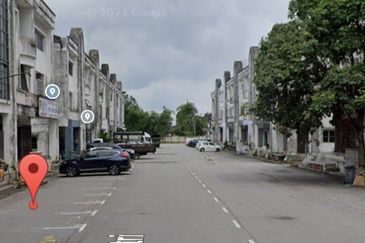 Kulai / Taman Putri Kulai / Sri Putri 5 / Three Storey Shop lot Ground Floor Only 