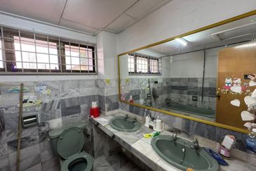 Skudai / Taman Sri Skudai / Jalan Emas / Double Storey Terrace House ( 坐南朝北 ) 