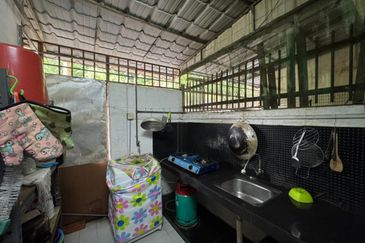 Skudai / Taman Sri Skudai / Jalan Emas / Double Storey Terrace House ( 坐南朝北 ) 