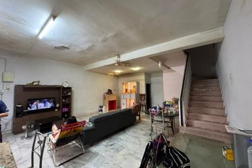 Skudai / Taman Sri Skudai / Jalan Emas / Double Storey Terrace House ( 坐南朝北 ) 