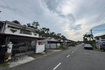 Skudai / Taman Sri Skudai / Jalan Emas / Double Storey Terrace House ( 坐南朝北 ) 