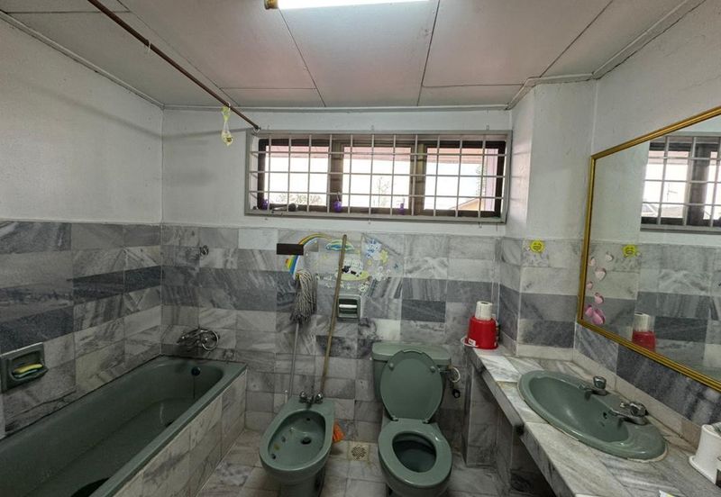 Skudai / Taman Sri Skudai / Jalan Emas / Double Storey Terrace House ( 坐南朝北 ) 