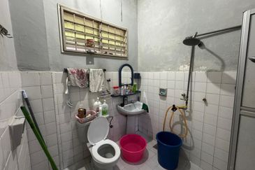 Skudai / Taman Sri Skudai / Jalan Emas / Double Storey Terrace House ( 坐南朝北 ) 