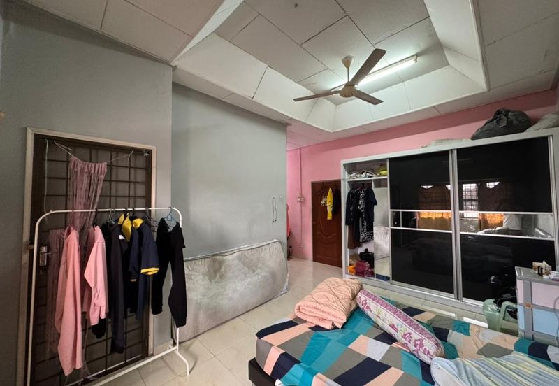 Skudai / Taman Sri Skudai / Jalan Emas / Double Storey Terrace House ( 坐南朝北 ) 