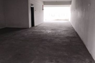 Kulai / Bandar Indahpura/ Jalan Kenanga / 4 Storey Shop lot Sold Separately — 2nd floor, 3rd floor, and 4th floor。4层楼店铺分开卖，2楼，3楼，4楼