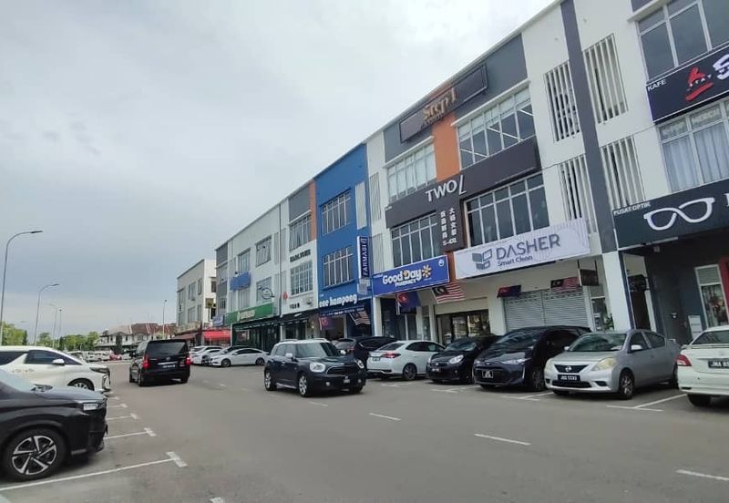 Johor Bahru / Austin Crest / Jalan Jaya Putra / 3 Storey Commercial Shoplot / Facing LA Garden