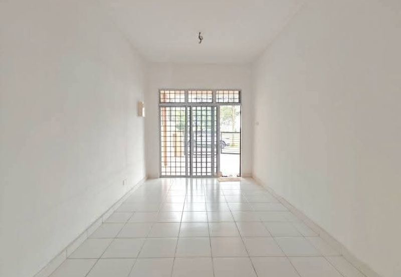 Kulai / Bandar Putra / Jalan Rajawali / Brand New Single Storey House/ Facing Garden