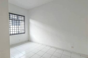 Kulai / Bandar Putra / Jalan Rajawali / Brand New Single Storey House/ Facing Garden