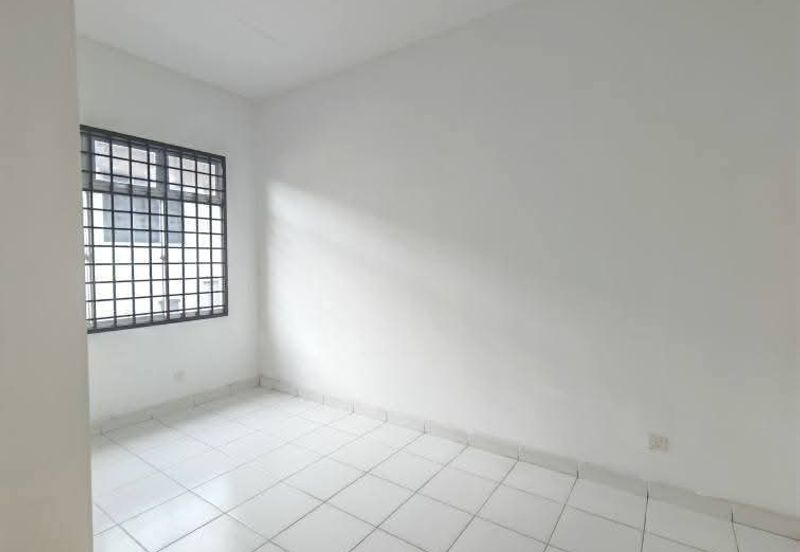 Kulai / Bandar Putra / Jalan Rajawali / Brand New Single Storey House/ Facing Garden