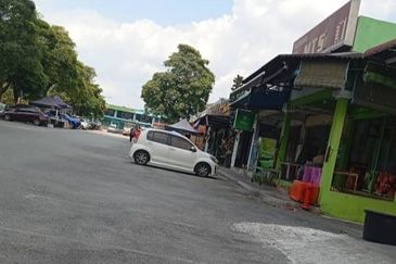 Kulai / Bandar Indahpura / Jalan siatan 3 / Medium cost Shoplot 