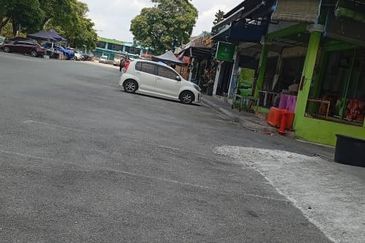 Kulai / Bandar Indahpura / Jalan siatan 3 / Medium cost Shoplot 
