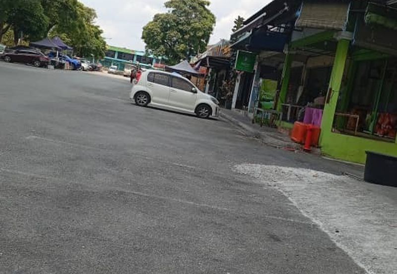 Kulai / Bandar Indahpura / Jalan siatan 3 / Medium cost Shoplot 
