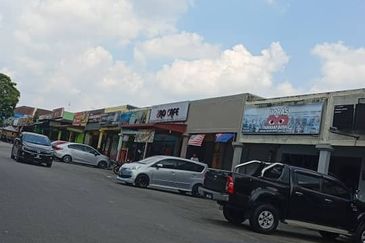 Kulai / Bandar Indahpura / Jalan siatan 3 / Medium cost Shoplot 