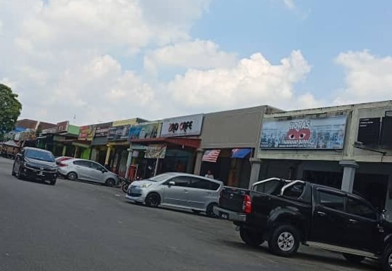 Kulai / Bandar Indahpura / Jalan siatan 3 / Medium cost Shoplot 