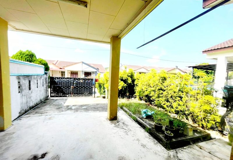 Kulai / Bandar Putra / Jalan Merak / Single Storey House 