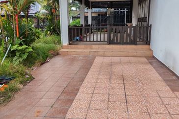 Johor Bahru Johor Jaya Double Storey Semi-D/Fully Renovated Unit