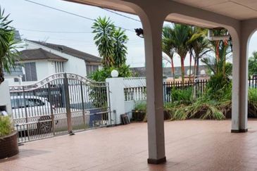 Johor Bahru Johor Jaya Double Storey Semi-D/Fully Renovated Unit