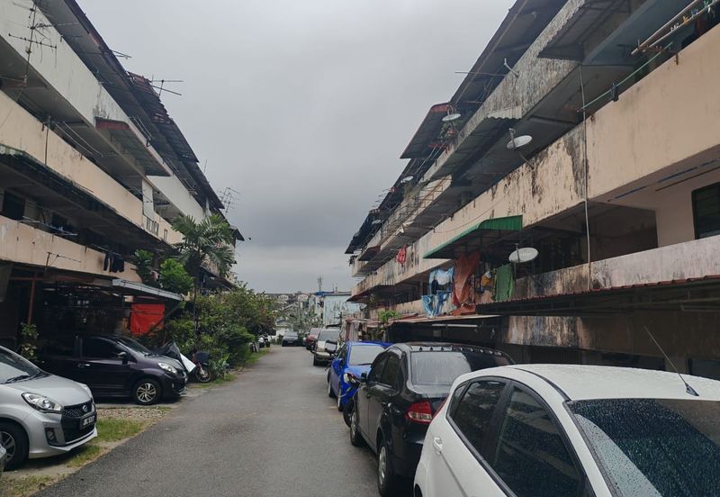 Skudai / Taman Ungku Tun Aminah / Low cost Shop / Ground Floor Only For Sale