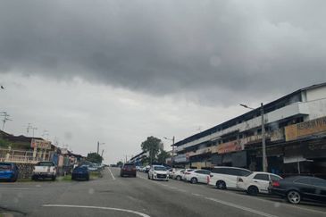 Skudai / Taman Ungku Tun Aminah / Low cost Shop / Ground Floor Only For Sale