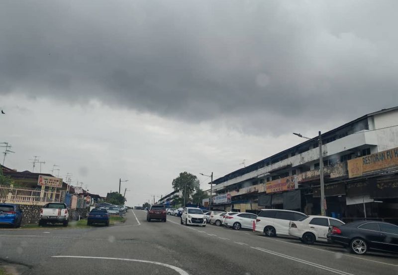 Skudai / Taman Ungku Tun Aminah / Low cost Shop / Ground Floor Only For Sale