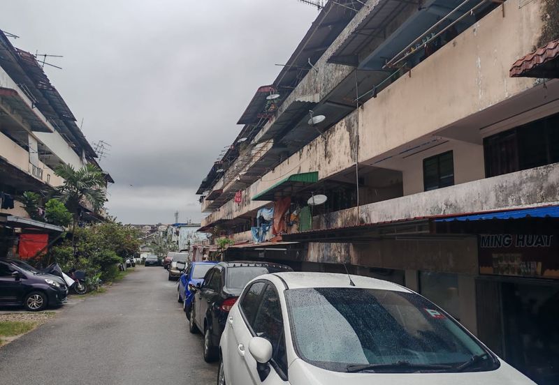 Skudai / Taman Ungku Tun Aminah / Low cost Shop / Ground Floor Only For Sale