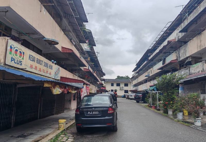 Skudai / Taman Ungku Tun Aminah / Low cost Shop / Ground Floor Only For Sale