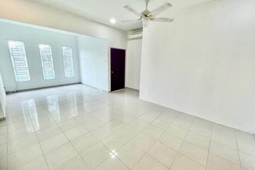 Kulai / Bandar Putra/ Jalan Enggang / Double Storey House 