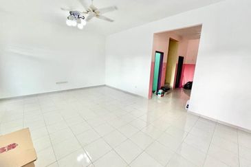 Kulai / Bandar Putra/ Jalan Enggang / Double Storey House 